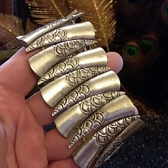 Ancient Era Bracelet - Picture 3 of 4